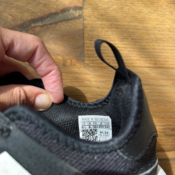 Adidas - Picture 8 of 9